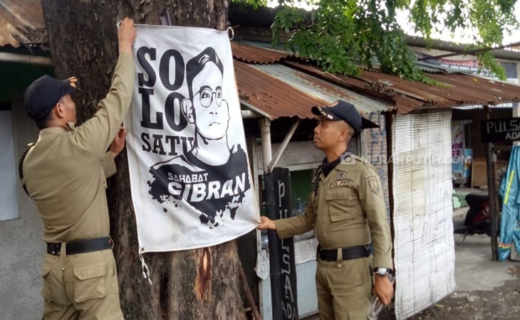  Puluhan Spanduk Politiknya Dicopot, Gibran Minta Satpol PP Harus Adil