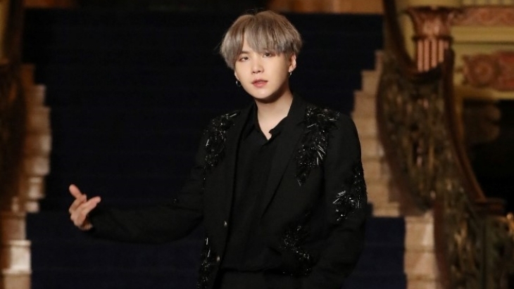 Suga BTS Jalani Operasi Bahu, Ada Apa?