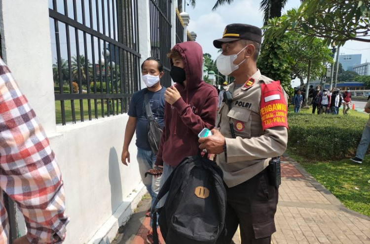 Polisi Amankan Pelajar Diduga Hendak Ikut Demo di DPR