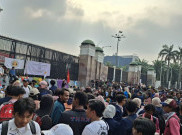 Mahasiswa Lanjutkan Demo di DPR, Minta Tuntutan 17+8 Indonesia Dipenuhi