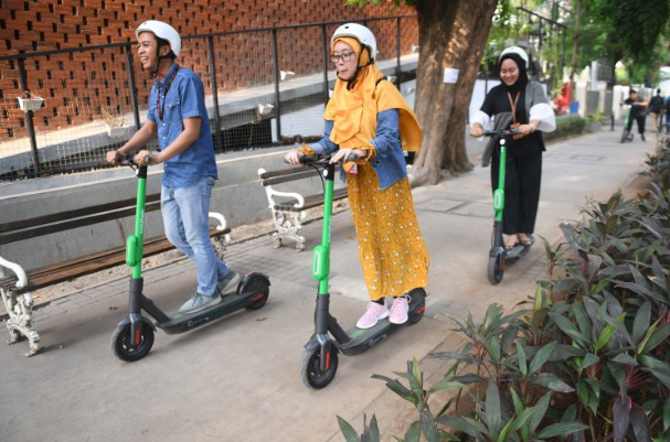 Pemprov DKI Izinkan Pengguna Grabwheels Melintas di Jalur Sepeda