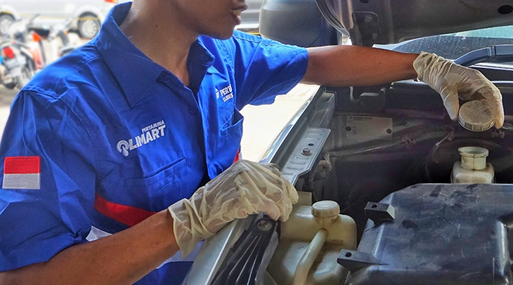 3 Tips Pilih Oli Mobil Sesuai Kebutuhan Mesin