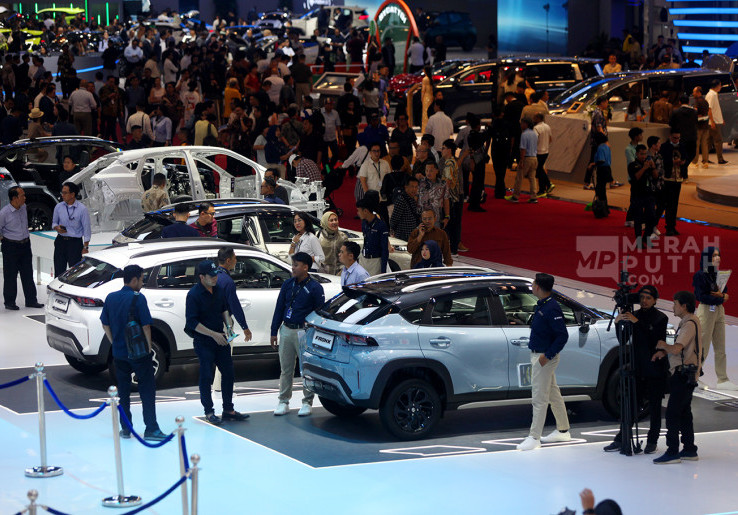 DPR Soroti Persaingan Harga Mobil Kian Brutal, Dorong Kemandirian