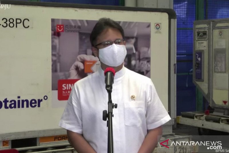 Tangkapan layar Menteri Kesehatan Budi Gunadi Sadikin saat konferensi pers virtual terkait kedatangan 6 juta bahan baku (bulk) vaksin Sinovac buatan China, pada tahap kedelapan yang ditayangkan di YouTube Sekretariat Presiden, Minggu (18/4/2021). (FOTO ANTARA/Andi Firdaus).