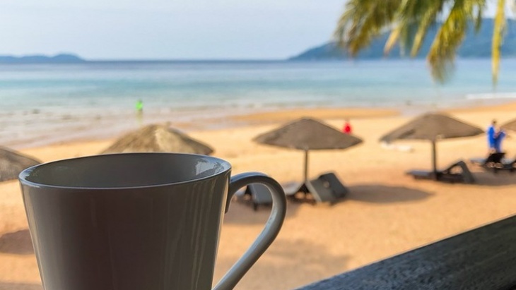 Minuman Panas Lebih Efektif Menyejukkan Tubuh?