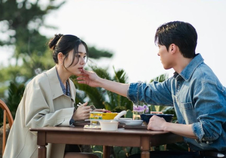 Jang Ki Yong Rela Jadi Bucin 'Mama Palsu' Ahn Eun Jin di Dynamite Kiss, Bikin Jomblo Iri