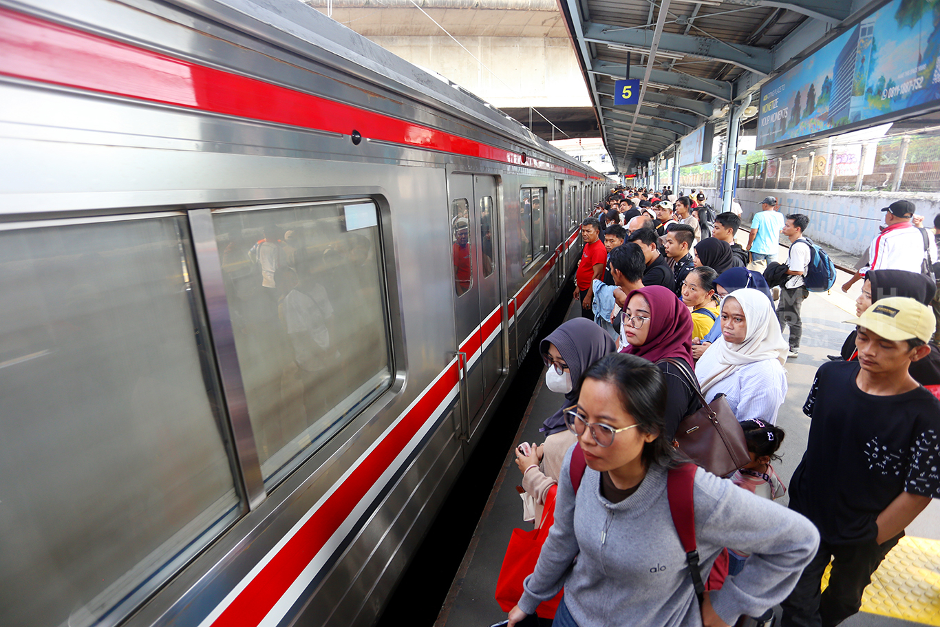 KAI Commuter Ungkap 74 Kasus Pelecehan Seksual di Kereta Rel Listrik Jabodetabek