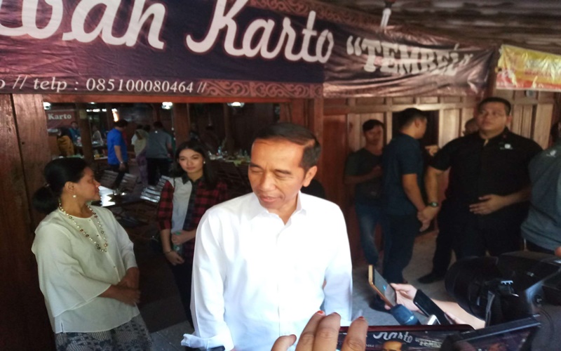 Selvi Ananda bersama Ibu Iriana dan Presiden Jokowi