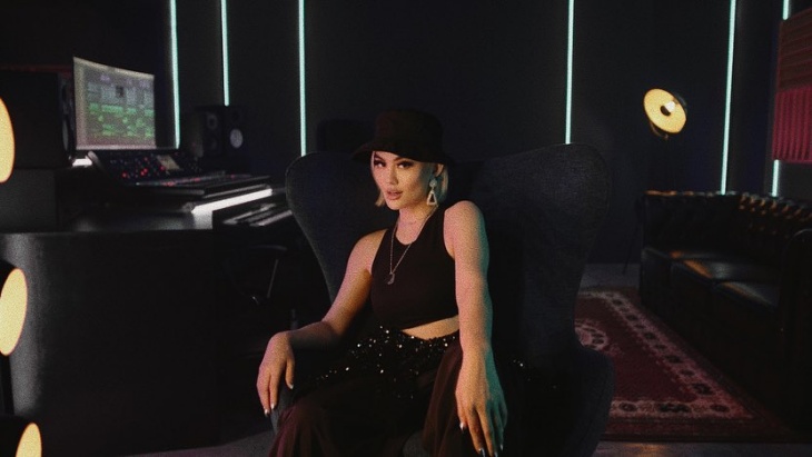 Deli Rilis Stationery Eksklusif Bareng Agnez Mo