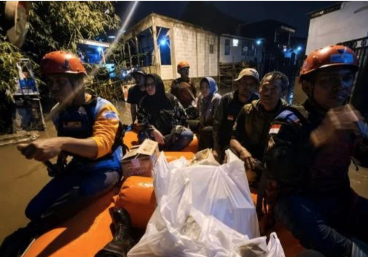 Komunitas Nasi Berkah Mbak Noy Konsisten Bagikan Makanan bagi yang Membutuhkan Selama 1 Dekade