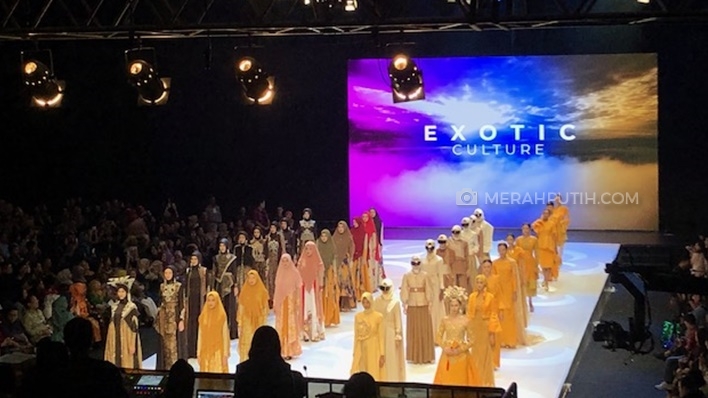 Warna-Warni Indah di Hari Terakhir Indonesia Fashion Week 2019