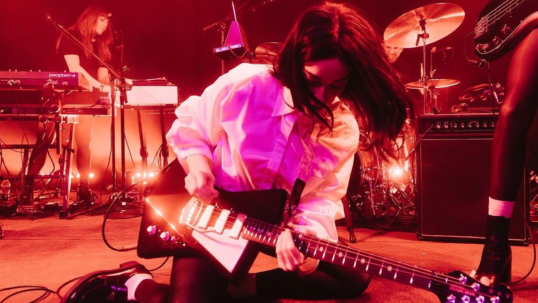 St. Vincent Bakal Tampil di Joyland Festival 2024