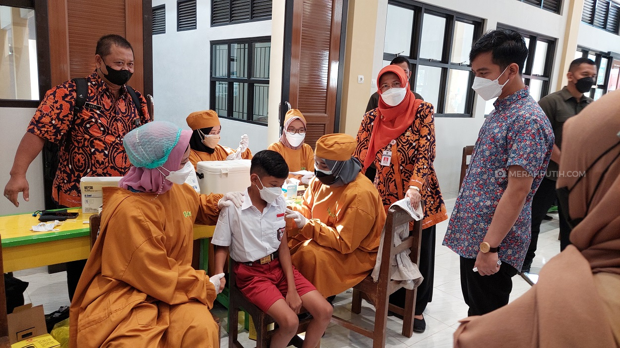 Jokowi Tegaskan Capaian Vaksinasi COVID-19 Melebihi Target
