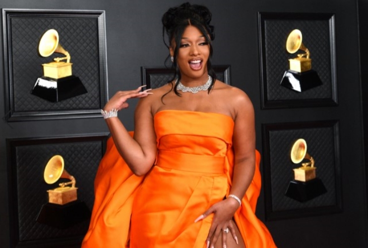 Megan Thee Stallion tampil cerah untuk Grammy pertamanya. (Foto: Twitter/@MTV)
