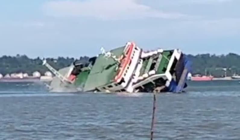  Kapal Feri Penghubung ke IKN Tenggelam di Teluk Balikpapan