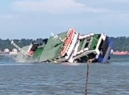  Kapal Feri Penghubung ke IKN Tenggelam di Teluk Balikpapan