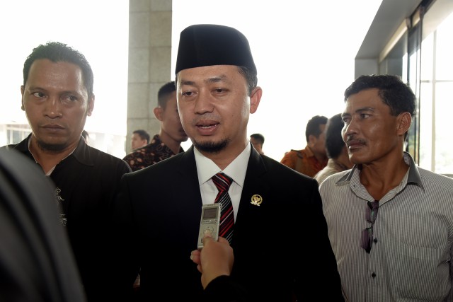 DPR: Aturan Penanganan Corona Terkesan Plin-plan dan Pencitraan
