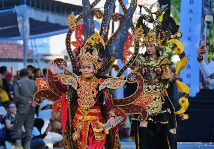 Solo Batik Carnival Gambarkan Kejayaan Kerajaan Mataram Lewat Kostum