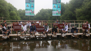 Peringati Hari Sumpah Pemuda 2025 Kemenhut Ajak Pemuda Menanam Mangrove di Pesisir Jakarta