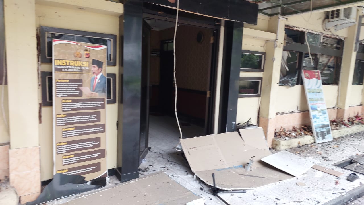 Motor Shogun Pelaku Bom Bunuh Diri Polsek Astanaanyar Utuh Ada Stiker ISIS