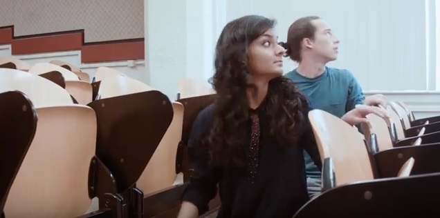 Gempa saat di bioskop