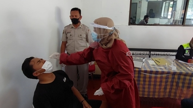 Penyekatan Tol Solo-Semarang, Puluhan Orang Terpaksa Jalani Swab Test