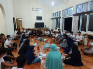  Dewa United FC Berbagi Kebahagiaan Ramadan Bersama Anak Yatim