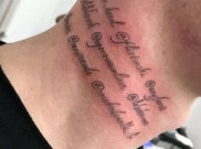 Demi Uang, Seorang Pria Jual Ruang Iklan Permanen di Leher