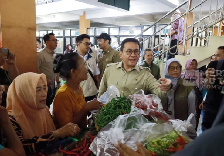 Cek Harga Sembako di Pasar Solo, Mendag Temukan Harga Cabai Naik