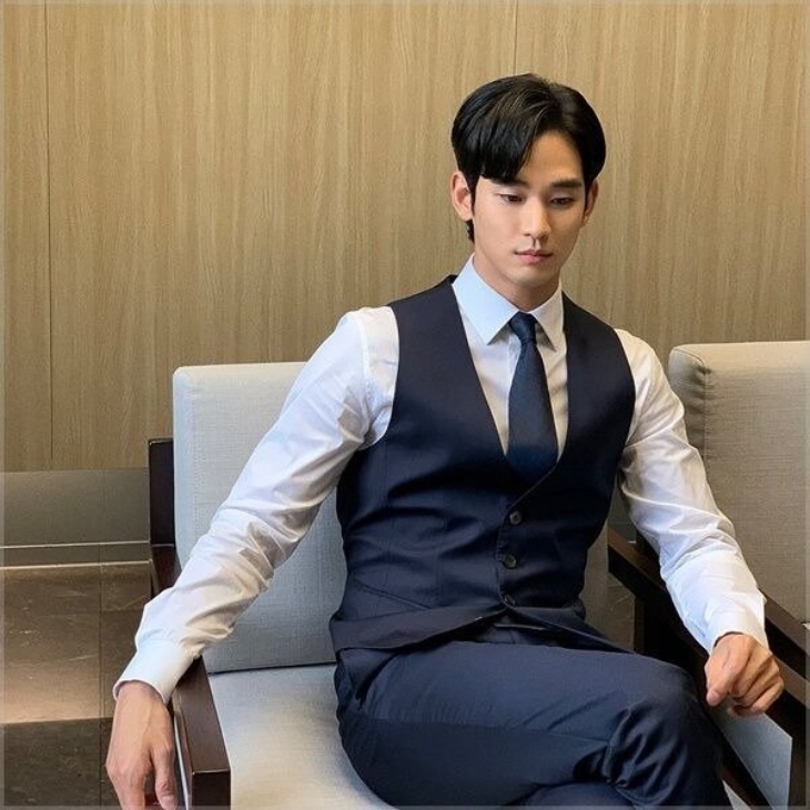 Kim Soo Hyun seorang aktor yang dikenal melalui perannya dalam sebuah drama. (Foto: kbizoom.com)