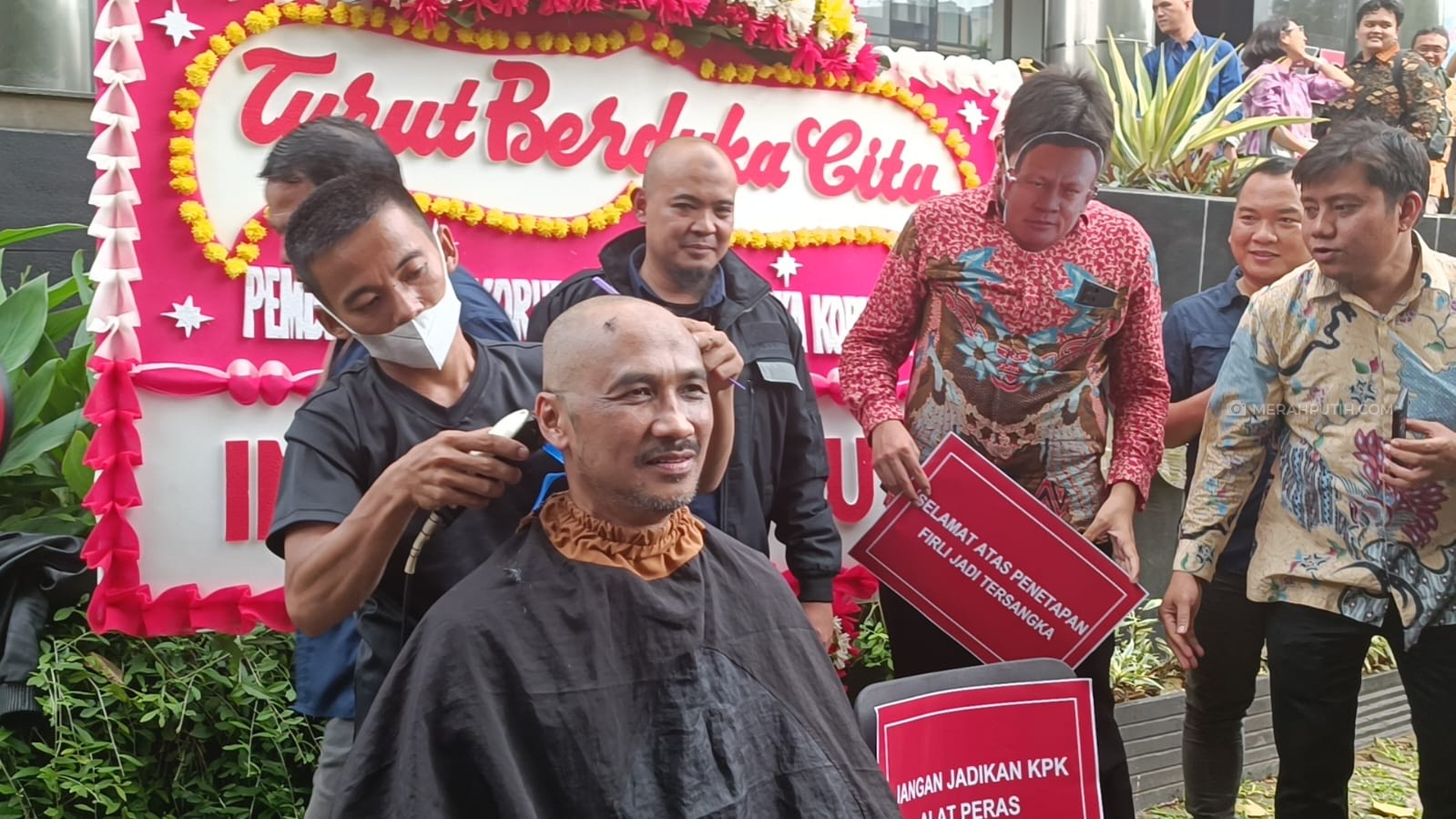 Abraham Samad Cs Gunduli Rambut Bentuk Rasa Syukur Firli Tersangka