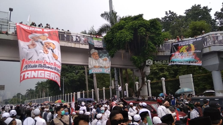 Massa Aksi 212 di Depan Gedung DPR Tak Indahkan Protokol Kesehatan COVID-19