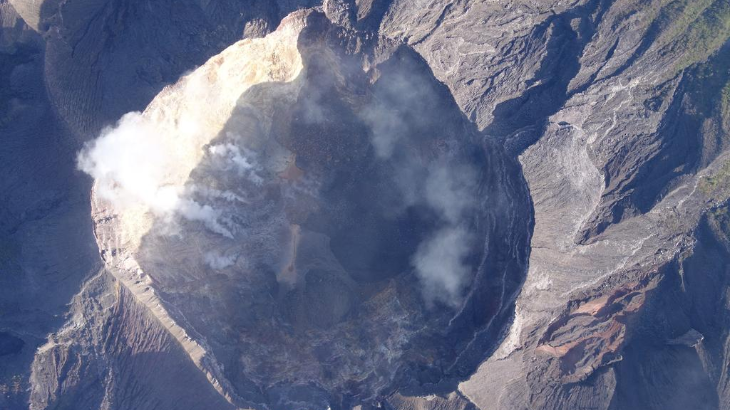 PVMBG Turunkan Status Gunung Agung Jadi Siaga