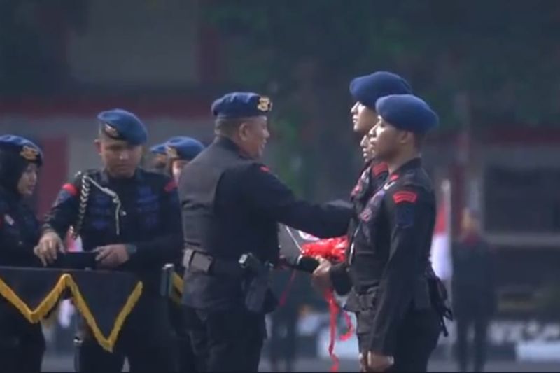 Penghargaan Dankor Brimob Bagi Anggota Peraih Medali SEA Games 2023