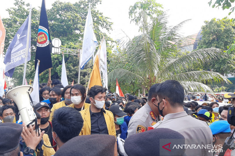 Indeks Demokrtasi Turun, Mahfud Bantah Pemerintah Represif