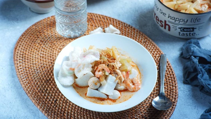 Lontong sayur. (Foto: Instagram/fithrotal_chaq)