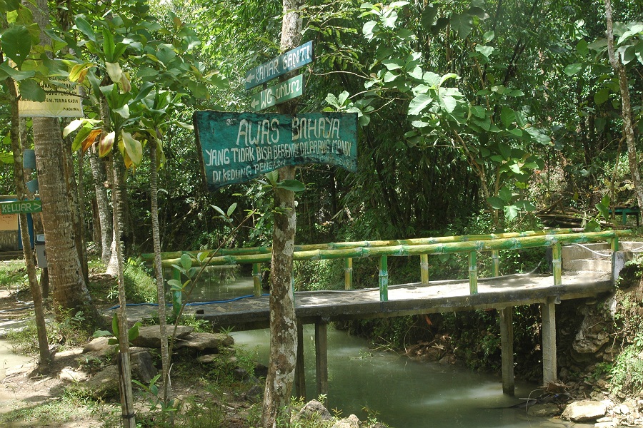 Plang peringatan di Kedung Pengilon