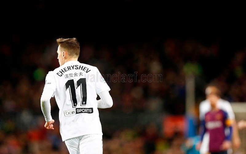 Tulisan Huruf China dalam jersey Valencia