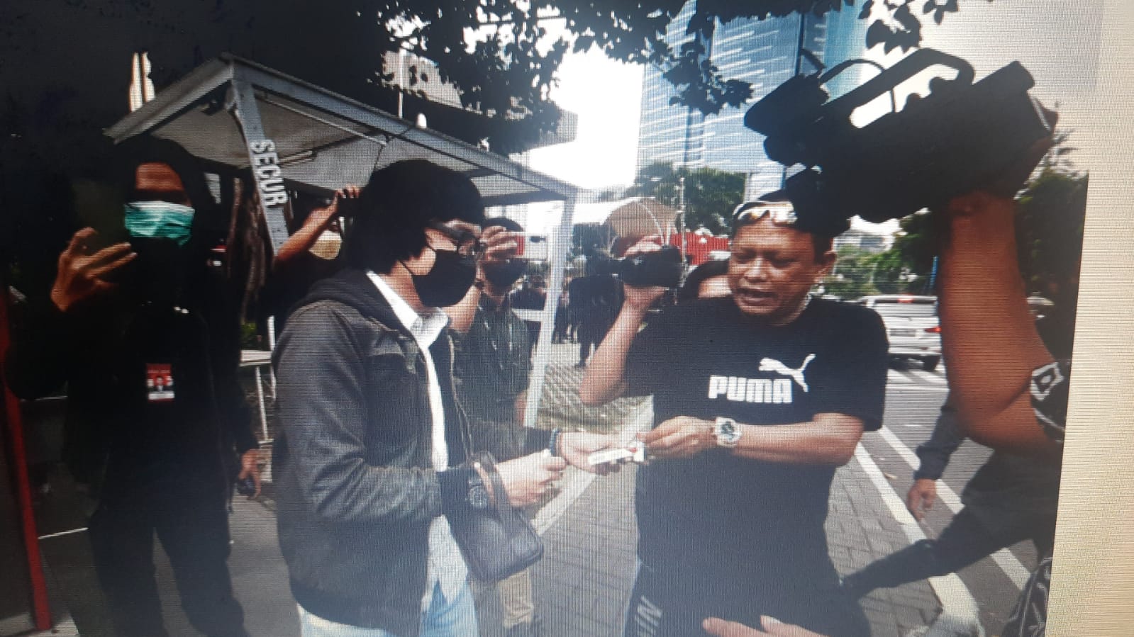 Trik Ngebul Eks Waketum AMPG Hindari Media Usai Diperiksa KPK terkait Suap Azis