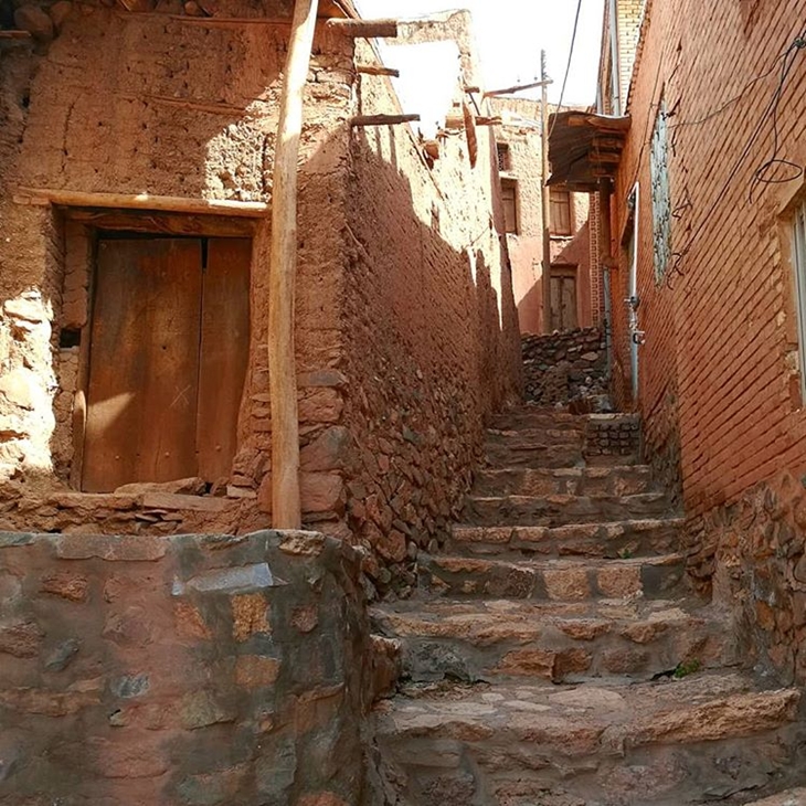 Abyaneh adalah desa tertua dan destinasi tak terlupakan untuk merasakan suasana masa lalu Iran. (Foto: instagram.com/traveltorgeir)