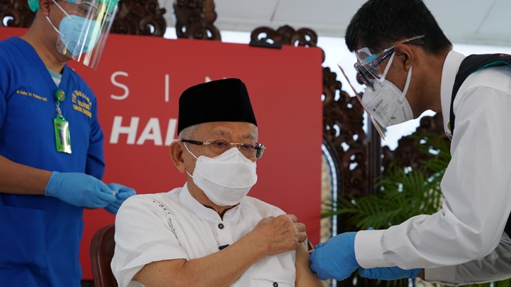 Disuntik Dosis Kedua, Wapres Ajak Lansia Tak Takut Vaksin COVID-19