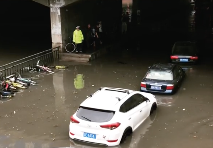 Hujan Deras dan Banjir Tewaskan Sedikitnya 34 Orang di Beijing, Puluhan Ribu Mengungsi