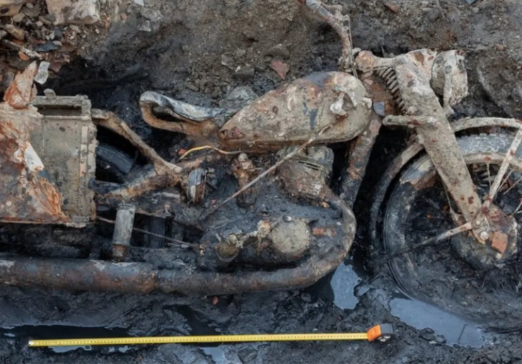 Panas Ekstrem, Sungai Danube di Budapest Surut Mengungkap Jasad Tentara Perang Dunia II dan Sepeda Motor