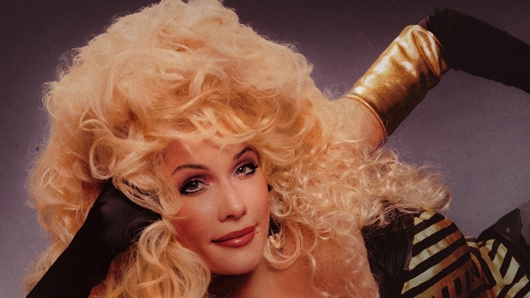 Halsey Tiru Gaya Dolly Parton dalam Teaser Pertama 'The Great Impersonator'