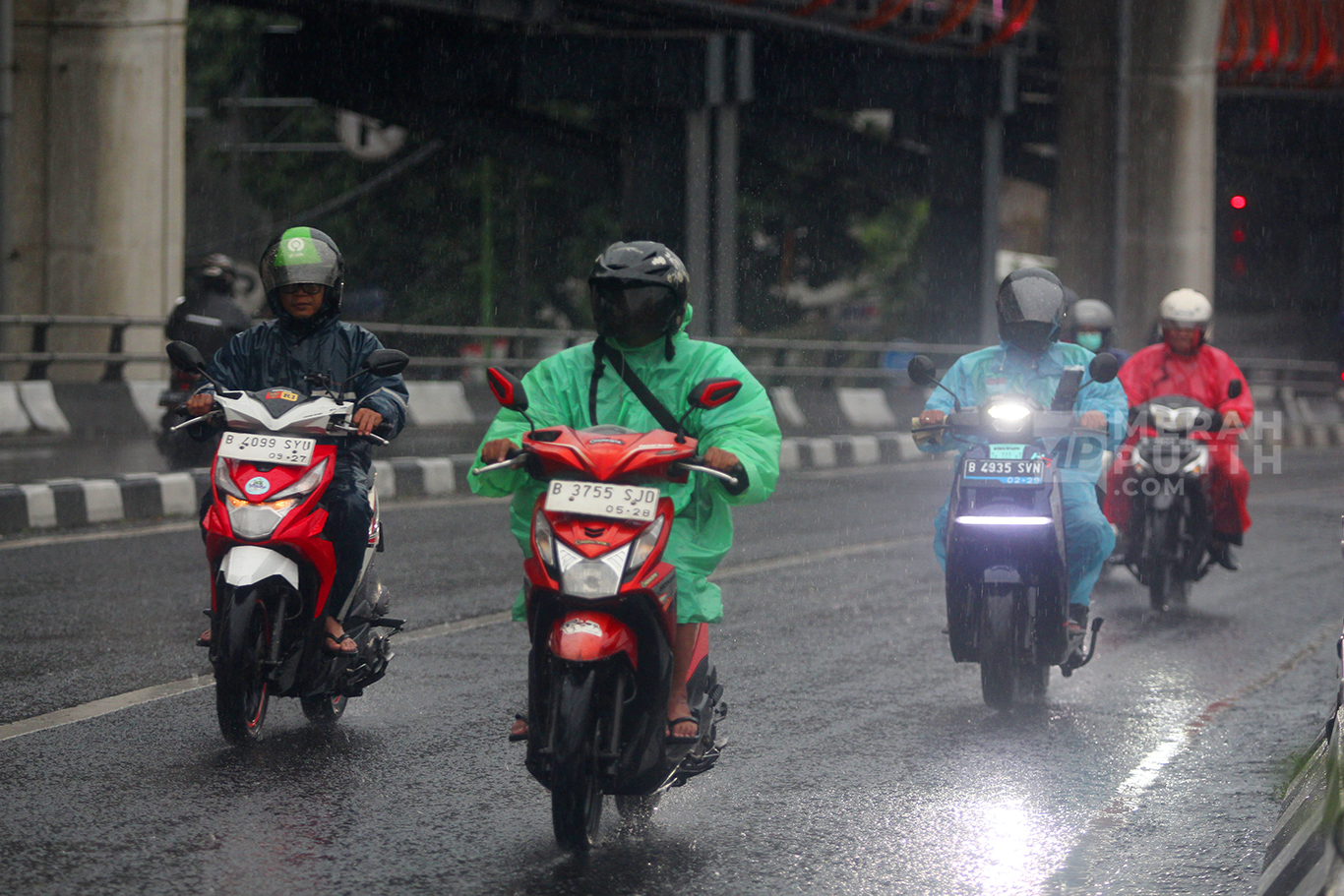 Hujan Intensitas Tinggi Guyur Kota Jakarta Seharian