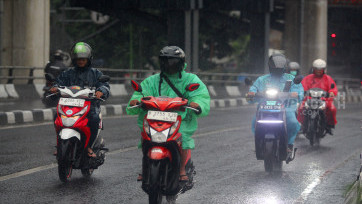 Hujan Intensitas Tinggi Guyur Kota Jakarta Seharian 