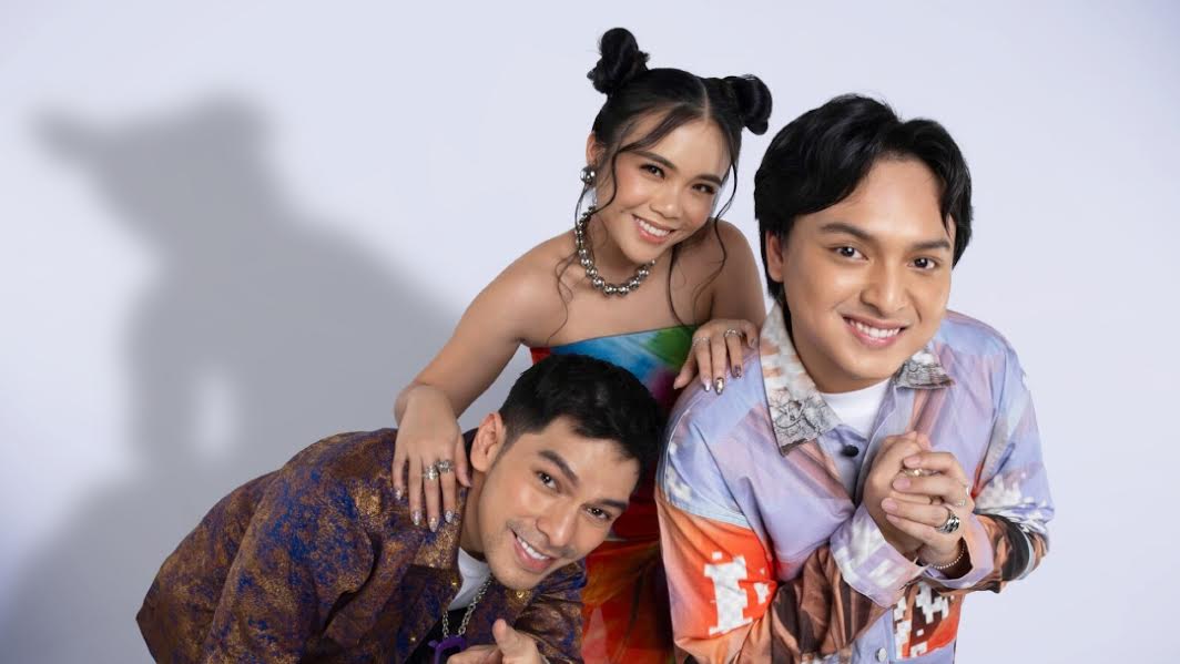 KIM dan Marion Jola Tampil Manis di Video Musik 'Magnet'