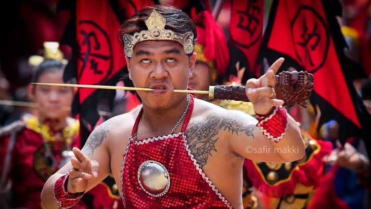 Seorang Tatung di Cap Go Meh Singkawang. (Instragram/@safirmakki)