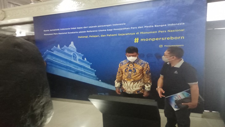 Menteri Komunikasi dan Informatika (Menkominfo) Johnny G. Plate berkunjung ke Monumen Pers Nasional, Solo, Jawa Tengah, Kamis (1/4). (MP/Ismail)