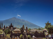 5 Fakta Pura Besakih ini Kalahkah Rasa Takut Turis pada Letusan Gunung Agung